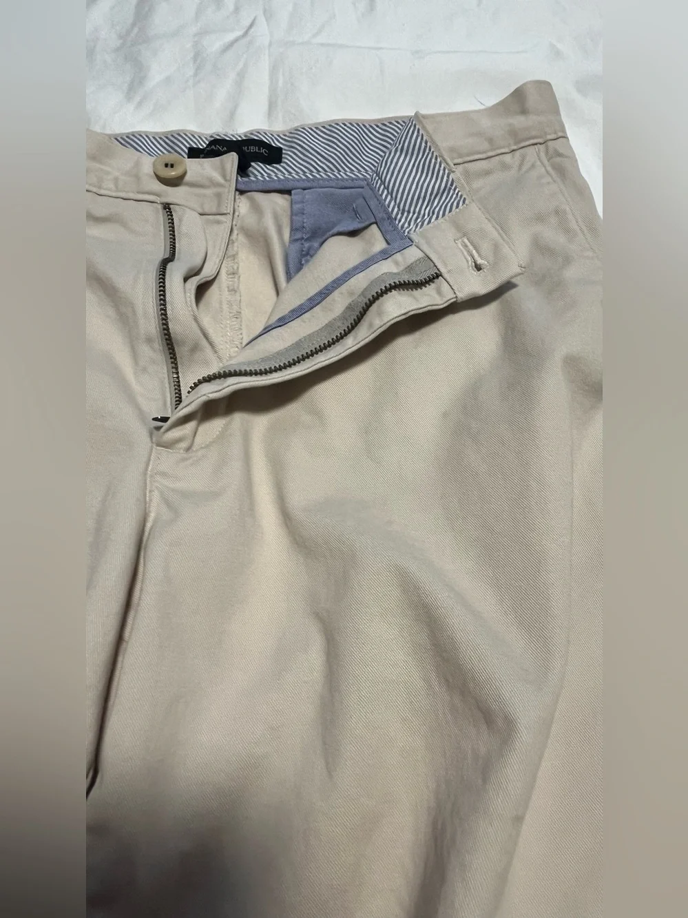 Men”s Banana Republic Chinos 10” Light Khaki Flat-Front Shorts Size 32